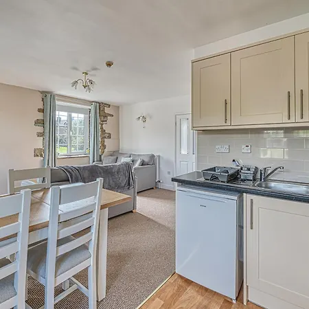 Apartment Bridge End Mill Settle
